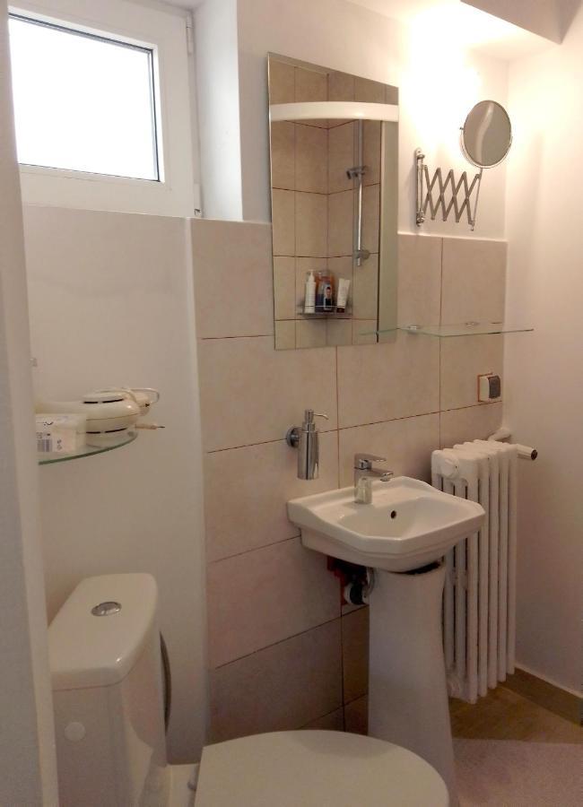 Bed & Breakfast Popamuseum Tarpesti Strada Muzeului Nr 28 Tirpesti ภายนอก รูปภาพ