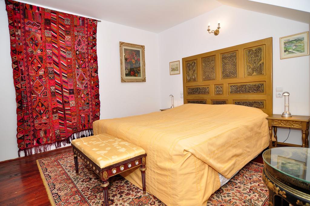 Bed & Breakfast Popamuseum Tarpesti Strada Muzeului Nr 28 Tirpesti ภายนอก รูปภาพ