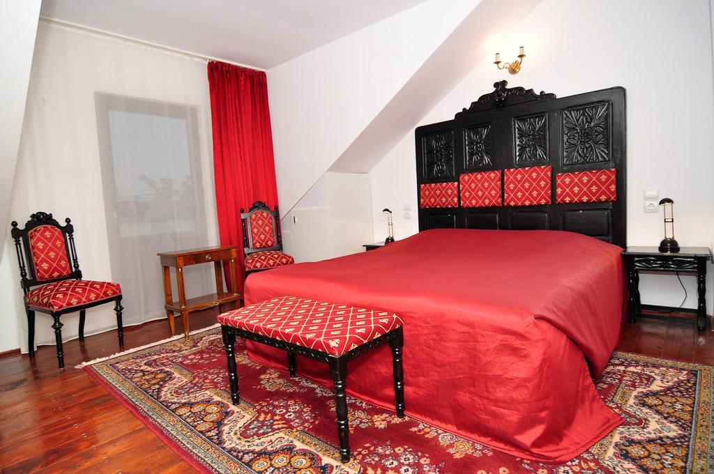 Bed & Breakfast Popamuseum Tarpesti Strada Muzeului Nr 28 Tirpesti ภายนอก รูปภาพ