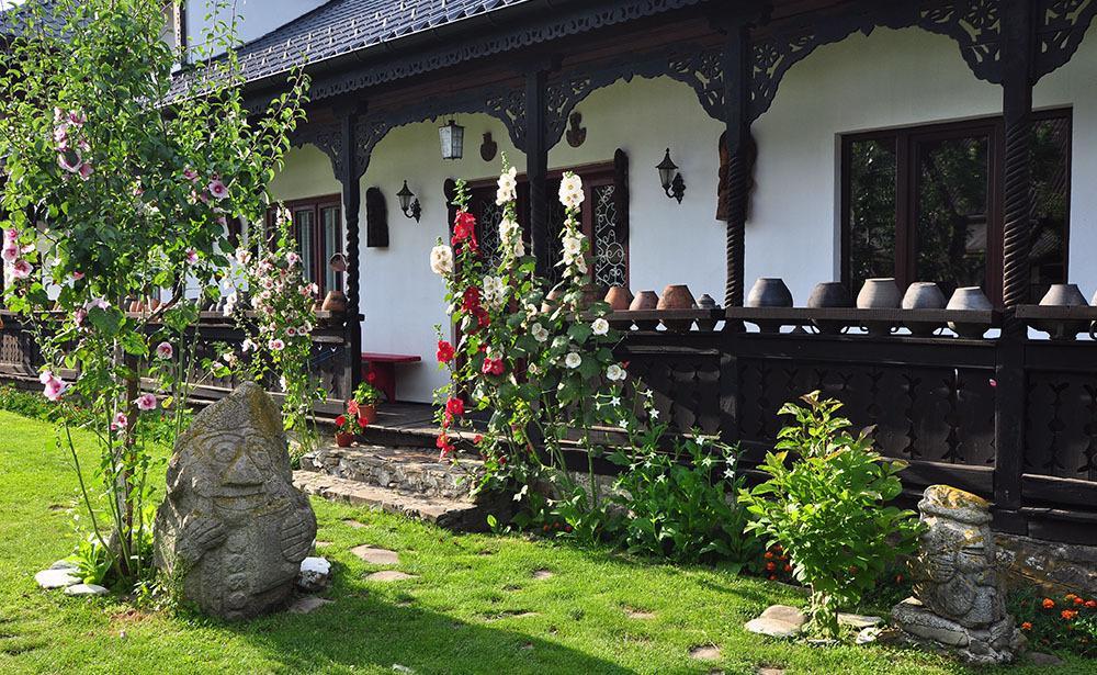 Bed & Breakfast Popamuseum Tarpesti Strada Muzeului Nr 28 Tirpesti ภายนอก รูปภาพ
