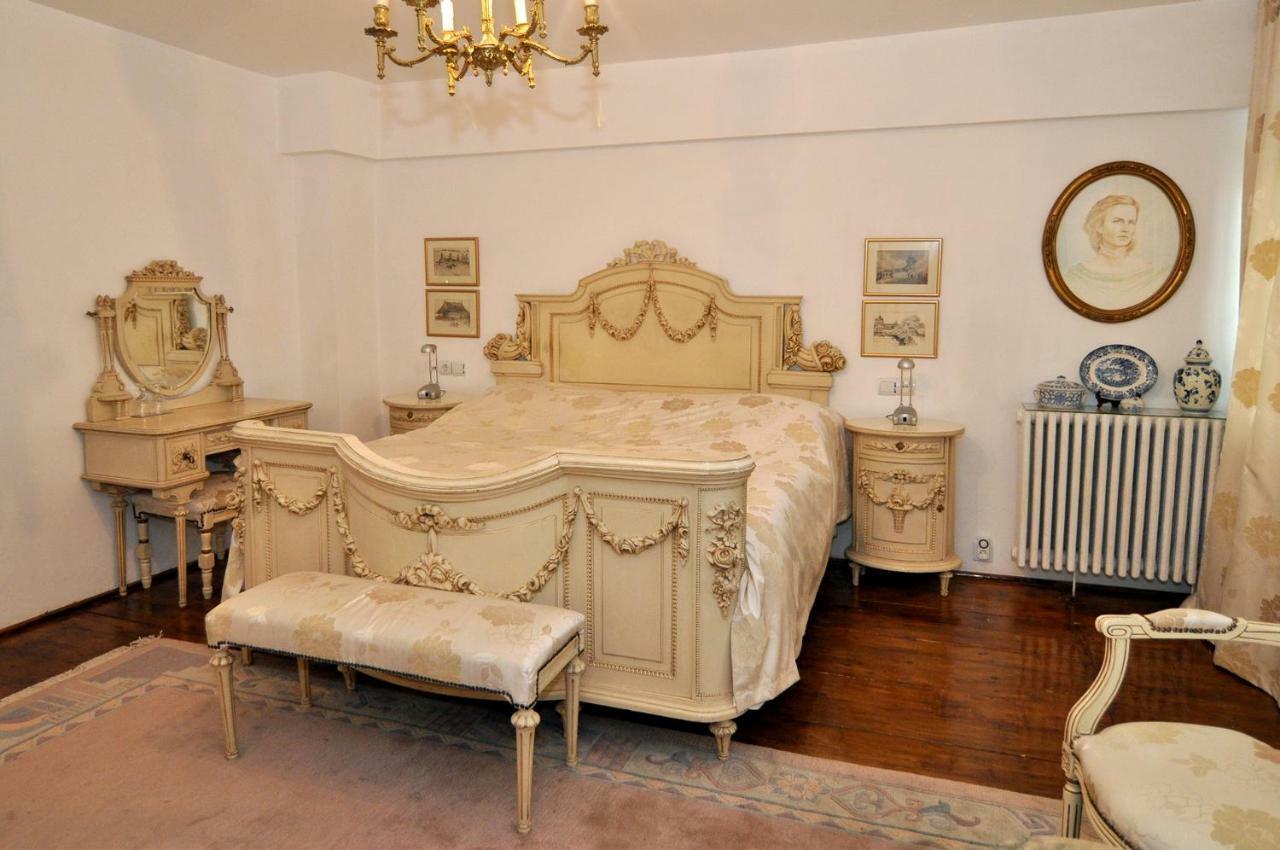Bed & Breakfast Popamuseum Tarpesti Strada Muzeului Nr 28 Tirpesti ภายนอก รูปภาพ